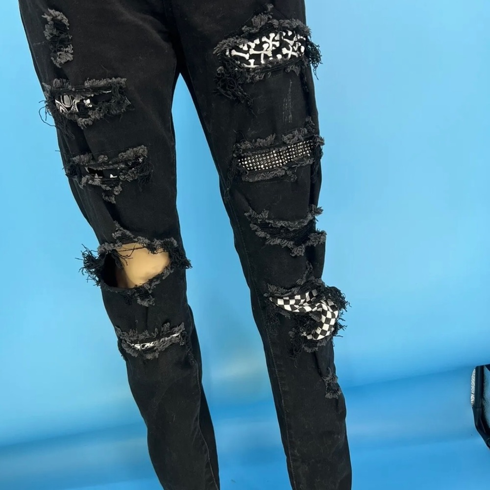 AMIRI Jeans - Picture 2 of 10